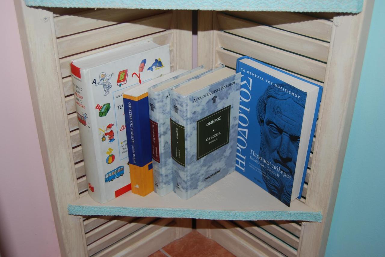 Luxury Traditional Room The Small Bookstore Kastro-Kyllini ภายนอก รูปภาพ