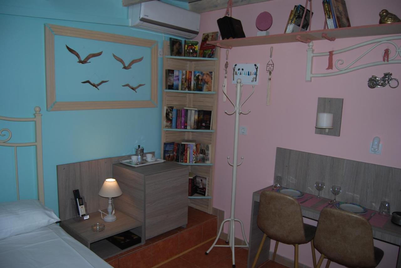 Luxury Traditional Room The Small Bookstore Kastro-Kyllini ภายนอก รูปภาพ