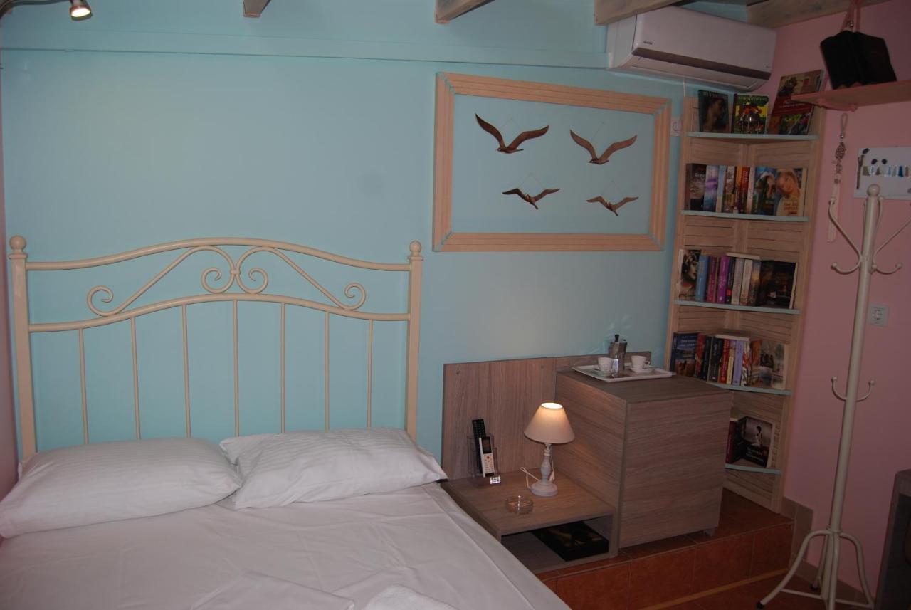 Luxury Traditional Room The Small Bookstore Kastro-Kyllini ภายนอก รูปภาพ