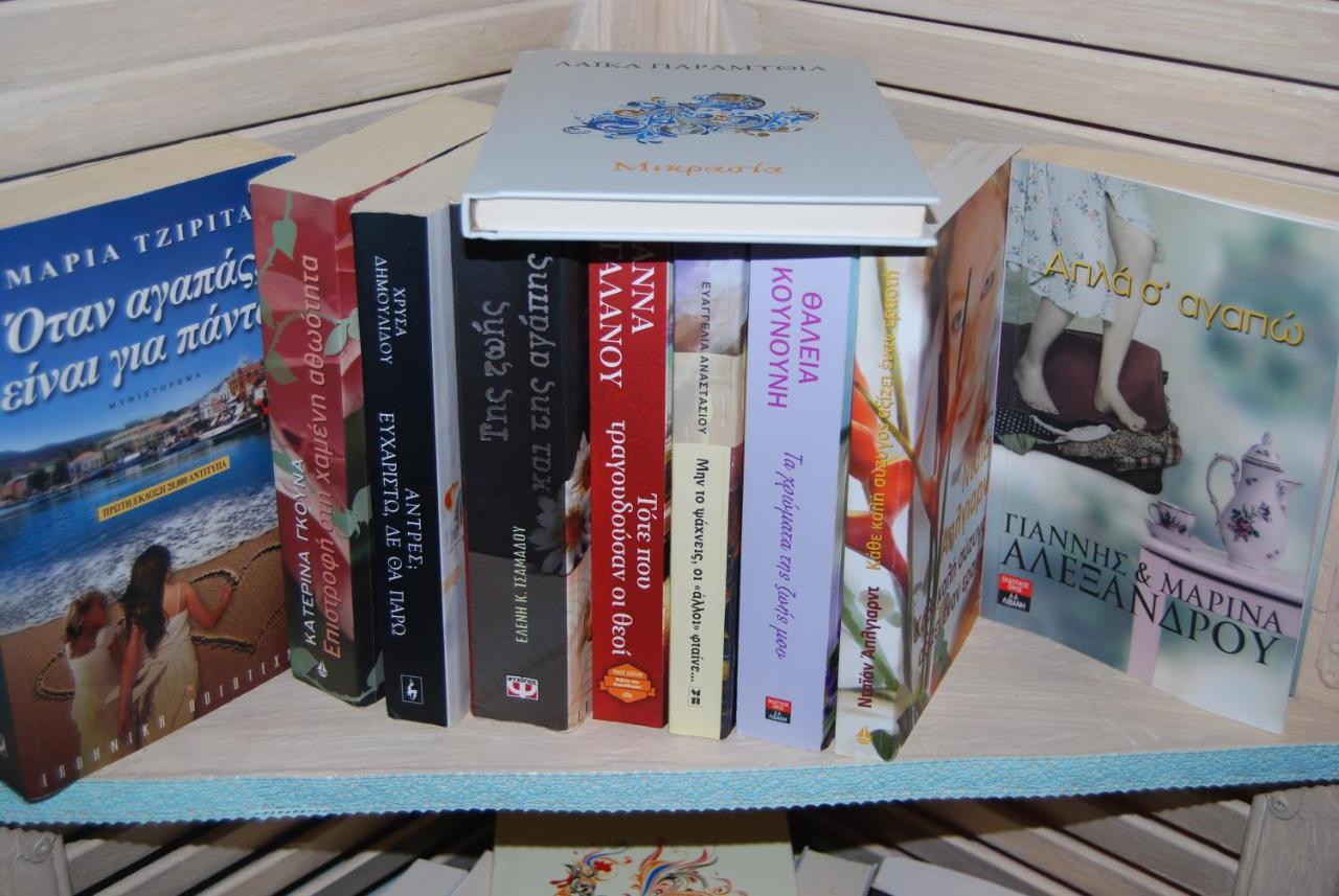 Luxury Traditional Room The Small Bookstore Kastro-Kyllini ภายนอก รูปภาพ