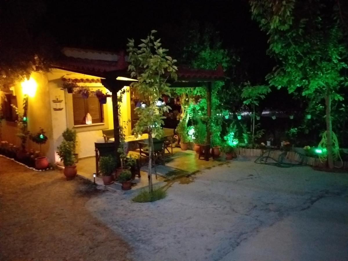 Luxury Traditional Room The Small Bookstore Kastro-Kyllini ภายนอก รูปภาพ