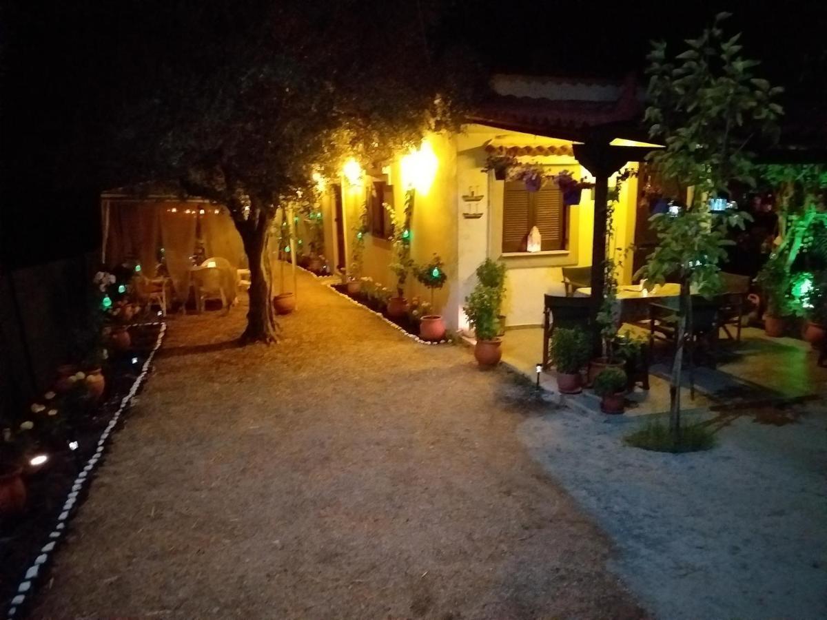 Luxury Traditional Room The Small Bookstore Kastro-Kyllini ภายนอก รูปภาพ