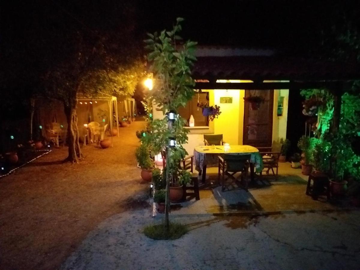 Luxury Traditional Room The Small Bookstore Kastro-Kyllini ภายนอก รูปภาพ